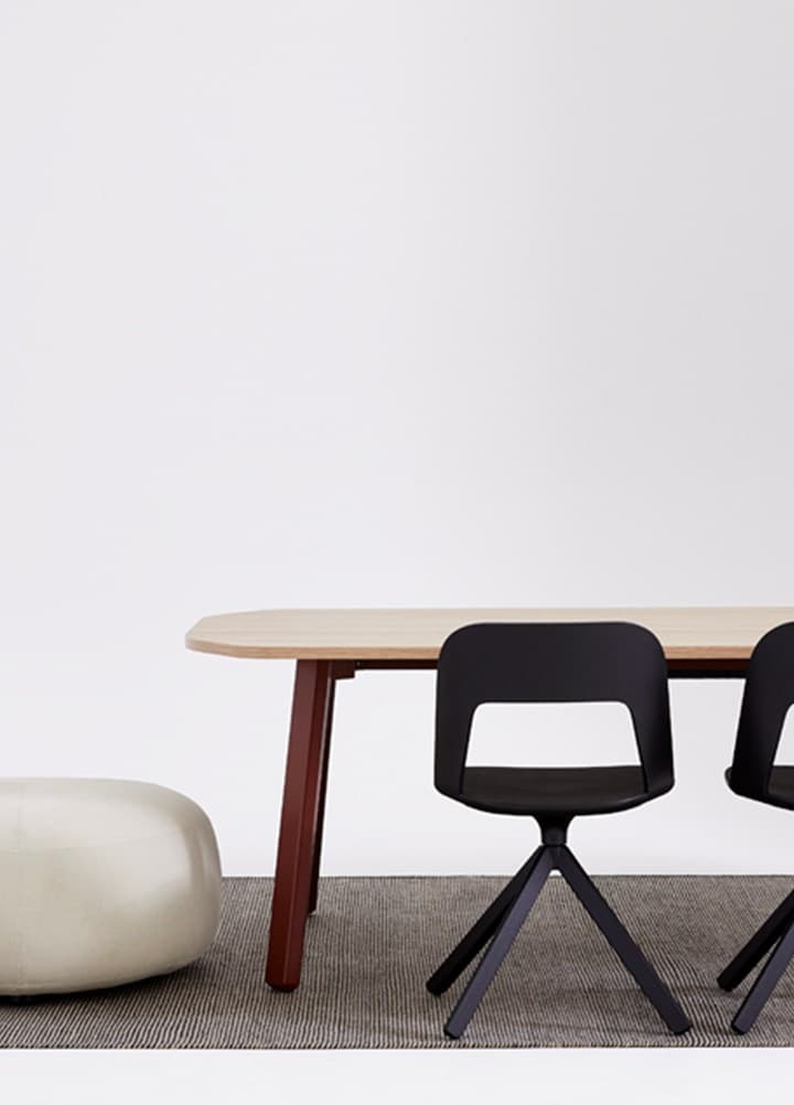 Kissen Table with Aluminium Legs