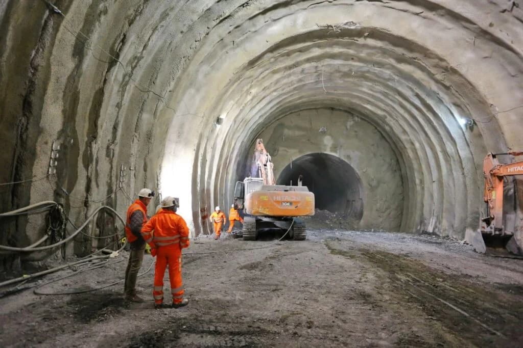 Spraymasta Tunnel 40MPa 40kg/m³ Steel Fibre, 1bag/m³ Poly Fibre